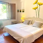 Casa Raiz & Retiro Bed & Breakfast *