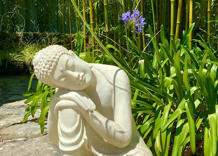 Casa Raiz & Retiro Bed & Breakfast